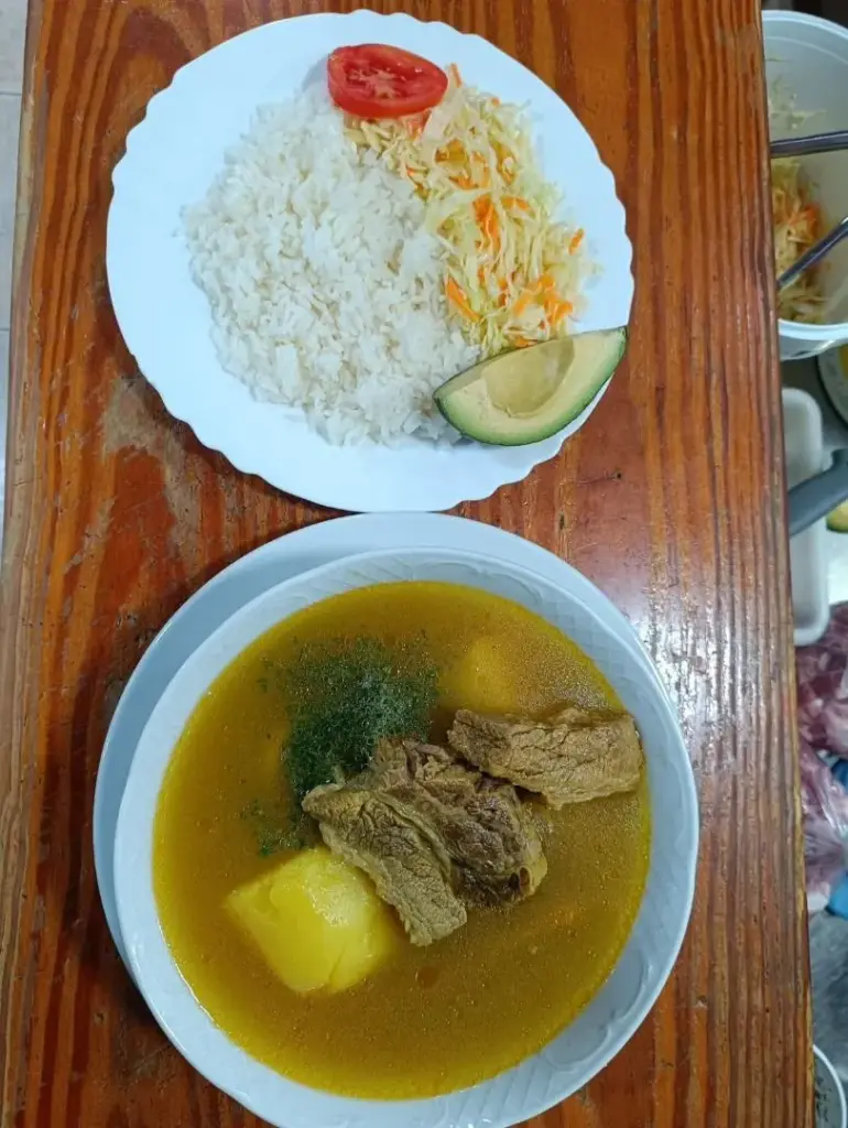 sopa-de-res-Sazón-y-Sabor
